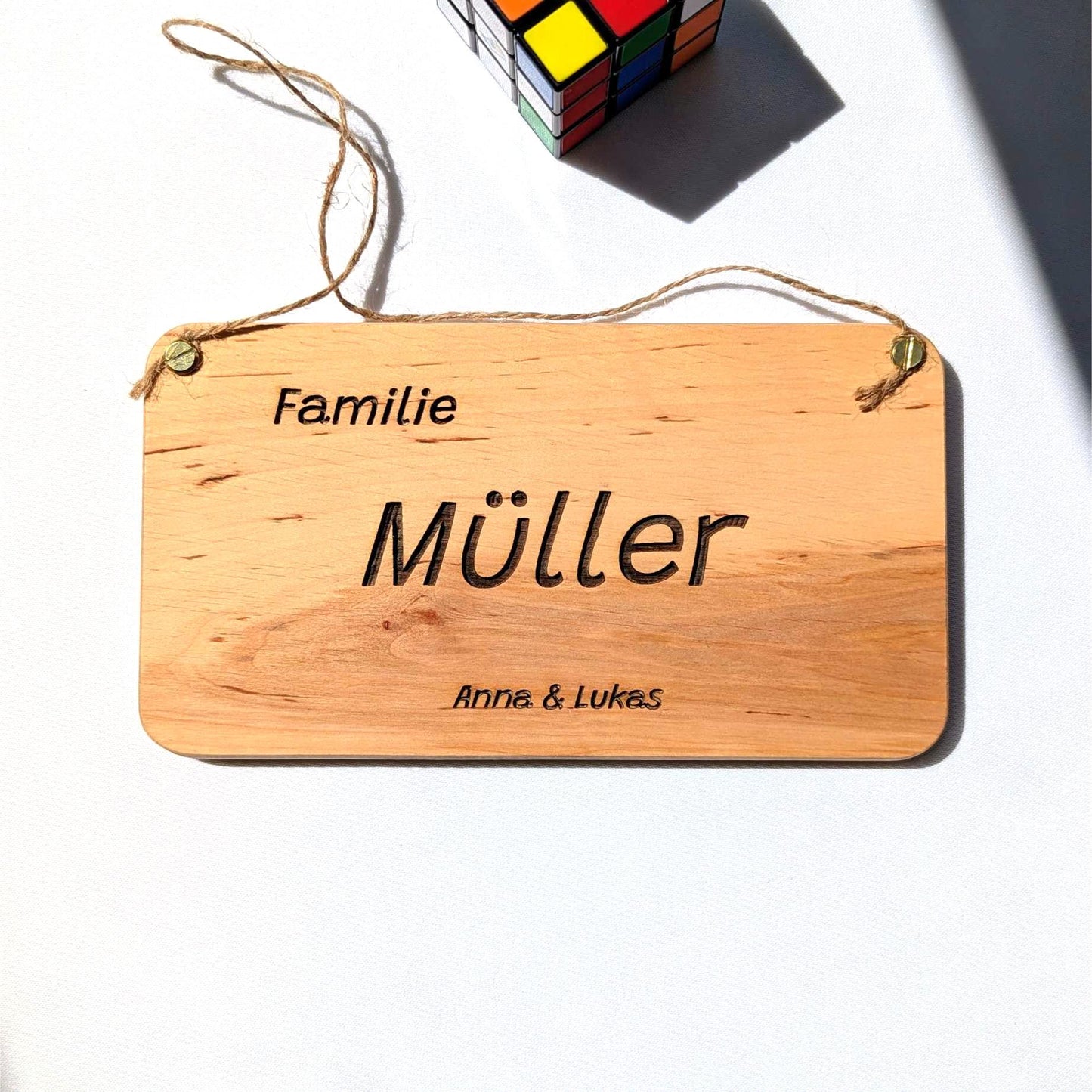 Premium graviertes Namensschild aus Buche – mit edler, personalisierter 3D Gravur