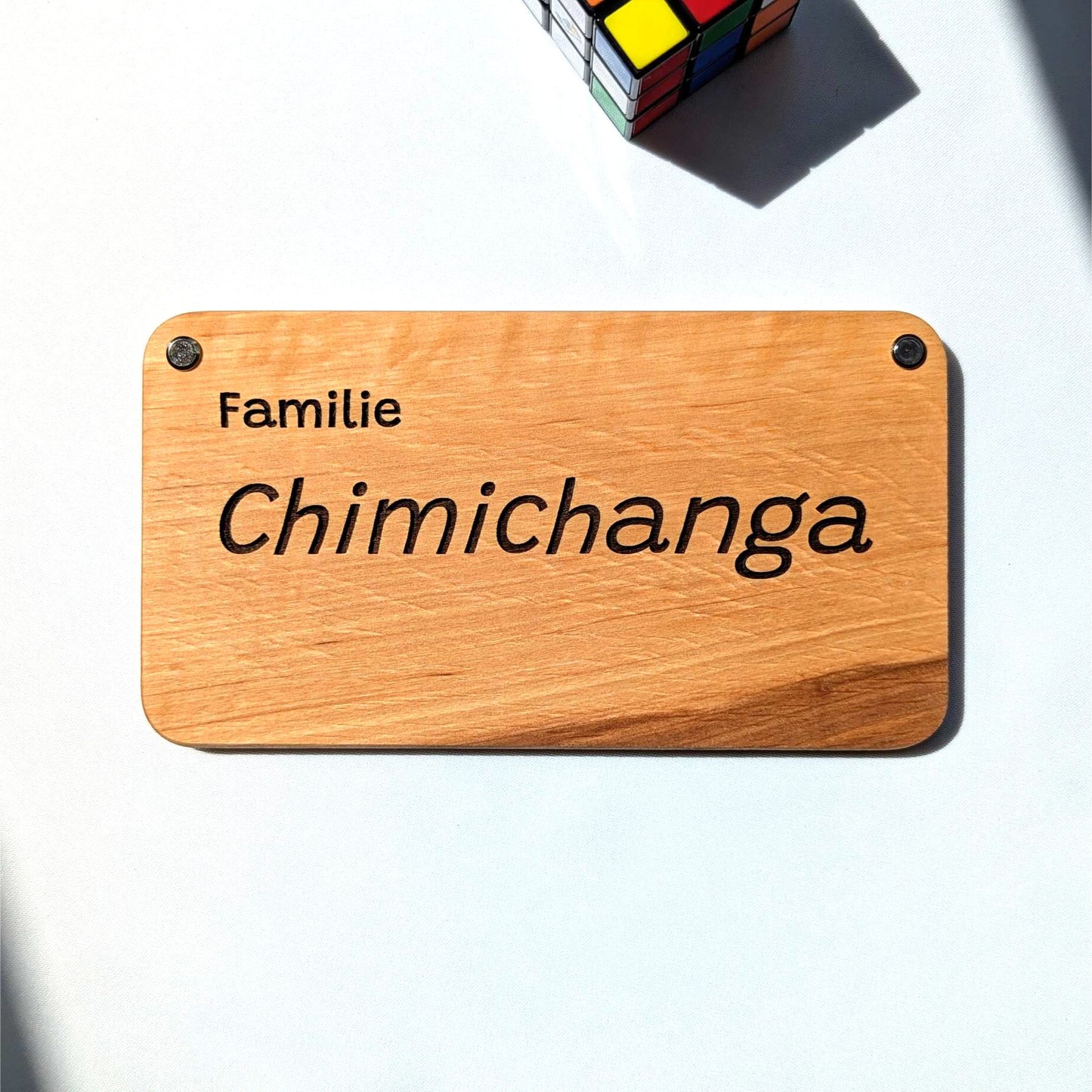 Premium graviertes Namensschild aus Buche – mit edler, personalisierter 3D Gravur