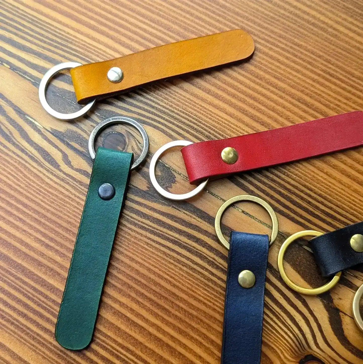 Kleiner Leder Schlüsselanhänger Simpli – handgemacht & in vielen Farben