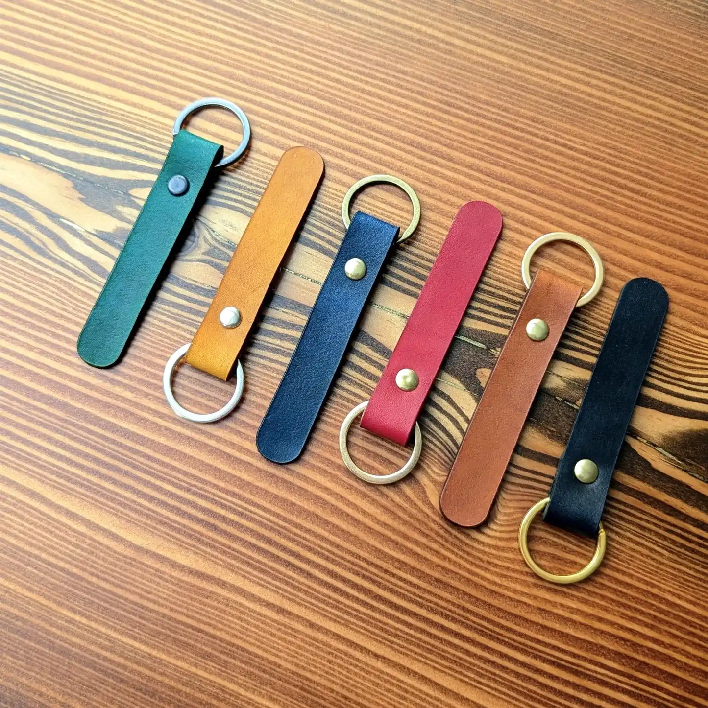 Kleiner Leder Schlüsselanhänger Simpli – handgemacht & in vielen Farben