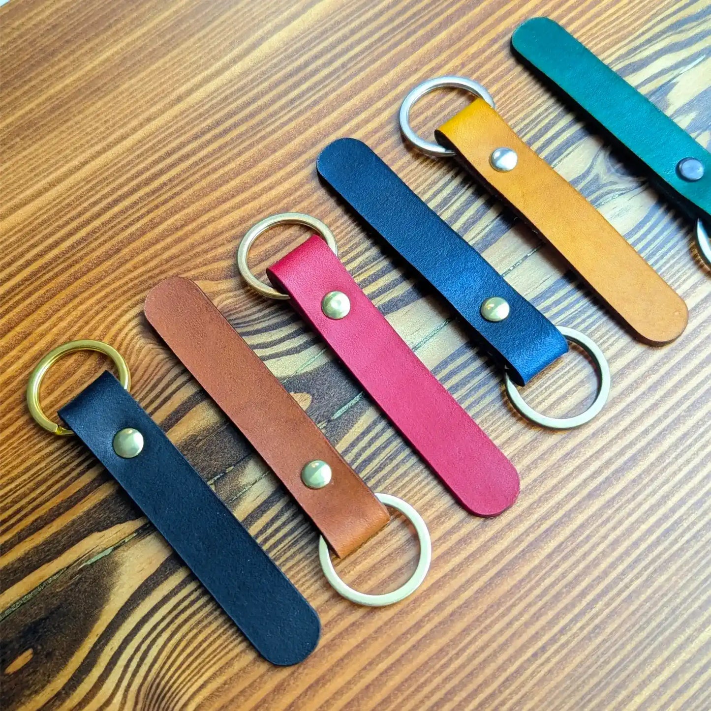Kleiner Leder Schlüsselanhänger Simpli – handgemacht & in vielen Farben
