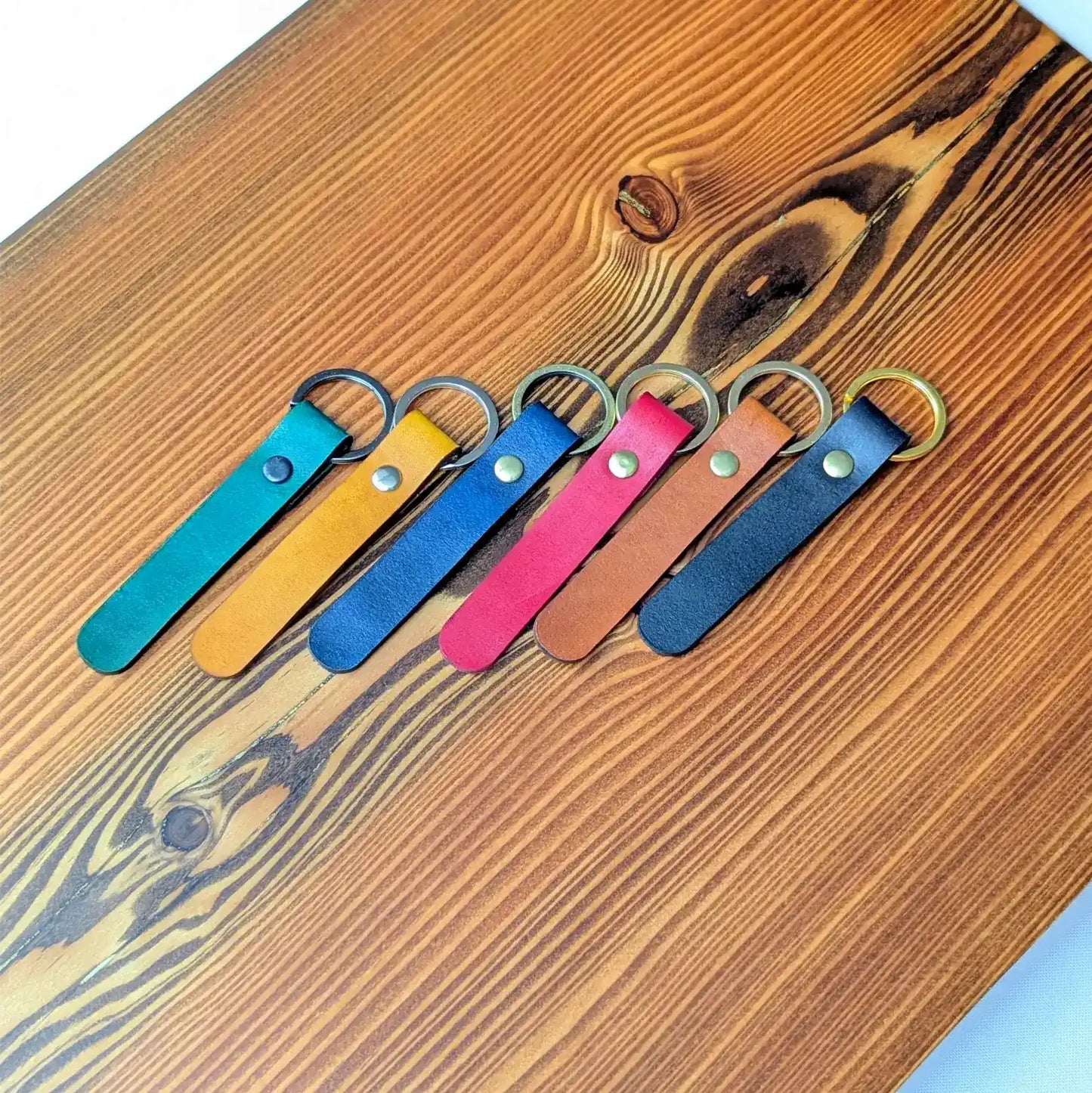 Kleiner Leder Schlüsselanhänger Simpli – handgemacht & in vielen Farben