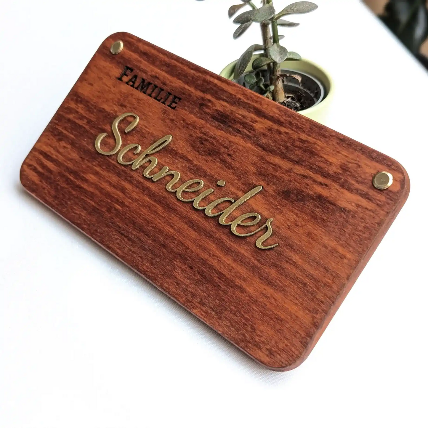 Gold Türschild – exklusives, vergoldetes Namensschild aus Holz & Leder
