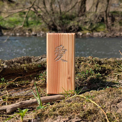 Kanji Holz-Talisman – Liebe (愛)