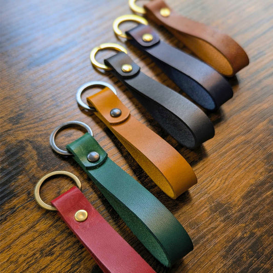 Handgefertigter Schlüsselanhänger "Elegance" aus Leder – personalisiert & in viele Farben