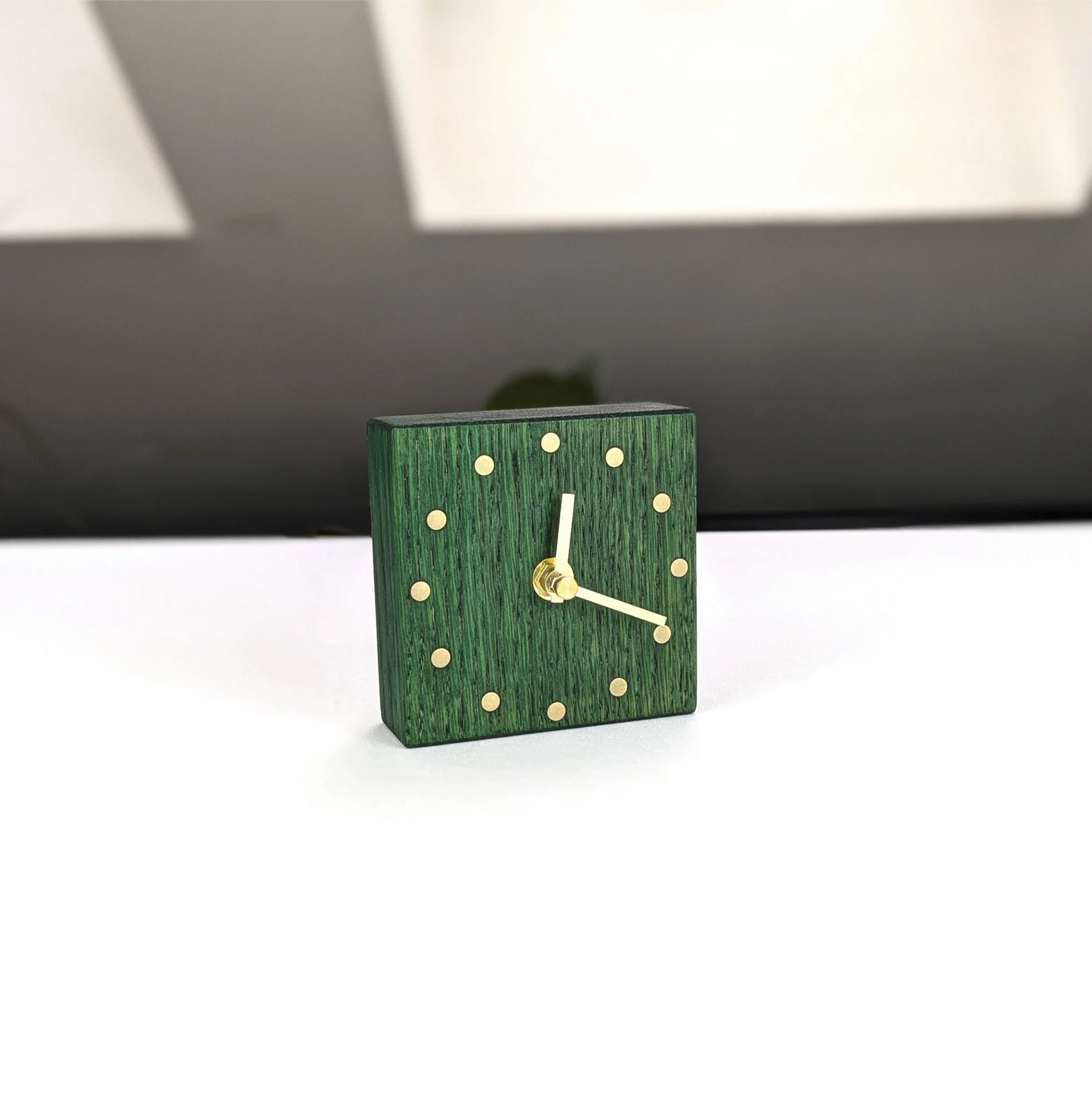 KloK KloK - Elegante Designuhr aus Massivholz mit Messing Inlays & Leder Rückseite