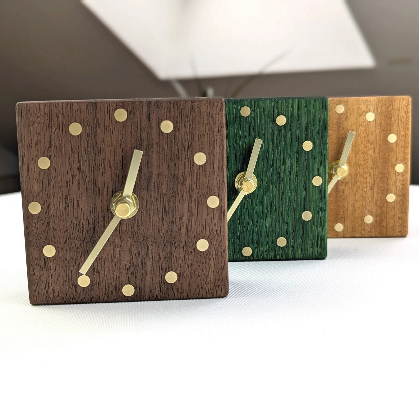 KloK KloK - Elegante Designuhr aus Massivholz mit Messing Inlays & Leder Rückseite