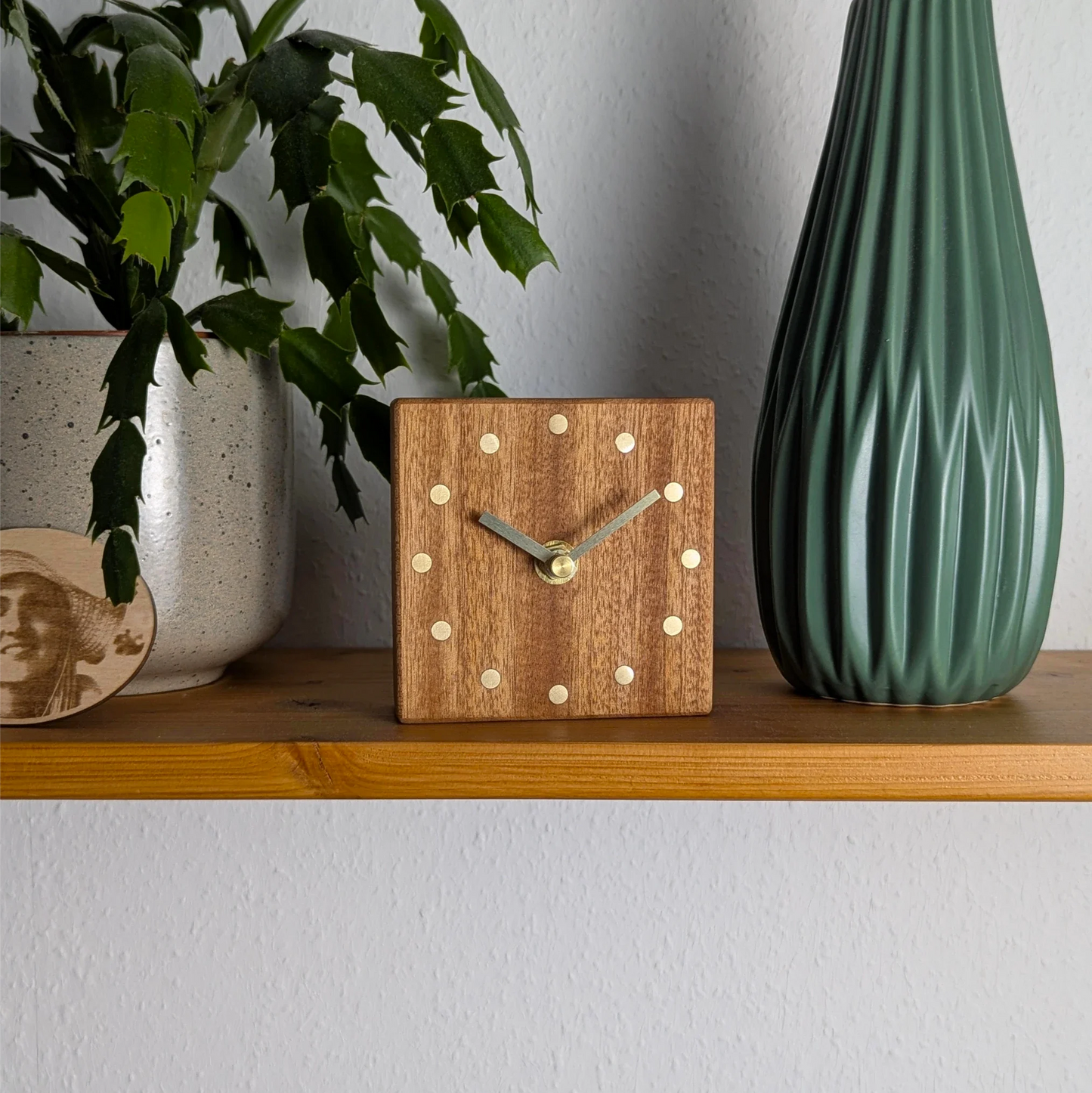 KloK KloK - Elegante Designuhr aus Massivholz mit Messing Inlays & Leder Rückseite