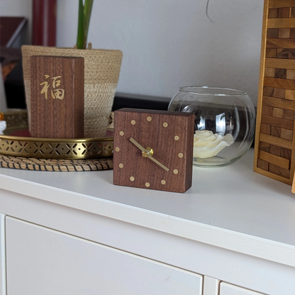 KloK KloK - Elegante Designuhr aus Massivholz mit Messing Inlays & Leder Rückseite