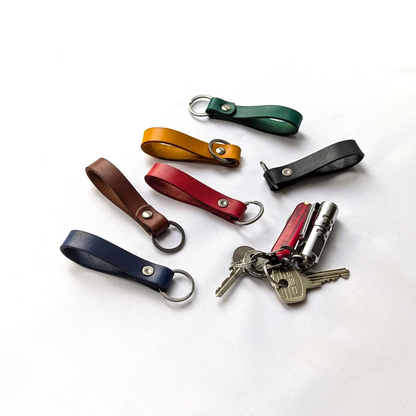 Handgefertigter Schlüsselanhänger "Elegance" aus Leder – personalisiert & in viele Farben