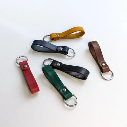 Handgefertigter Schlüsselanhänger "Elegance" aus Leder – personalisiert & in viele Farben