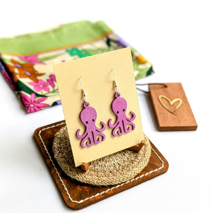 LAW Ocean Lederohrringe – Federleicht. Funkelnd. Voller Charakter.