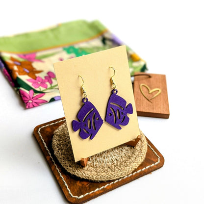 LAW Ocean Lederohrringe – Federleicht. Funkelnd. Voller Charakter.