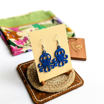 LAW Ocean Lederohrringe – Federleicht. Funkelnd. Voller Charakter.