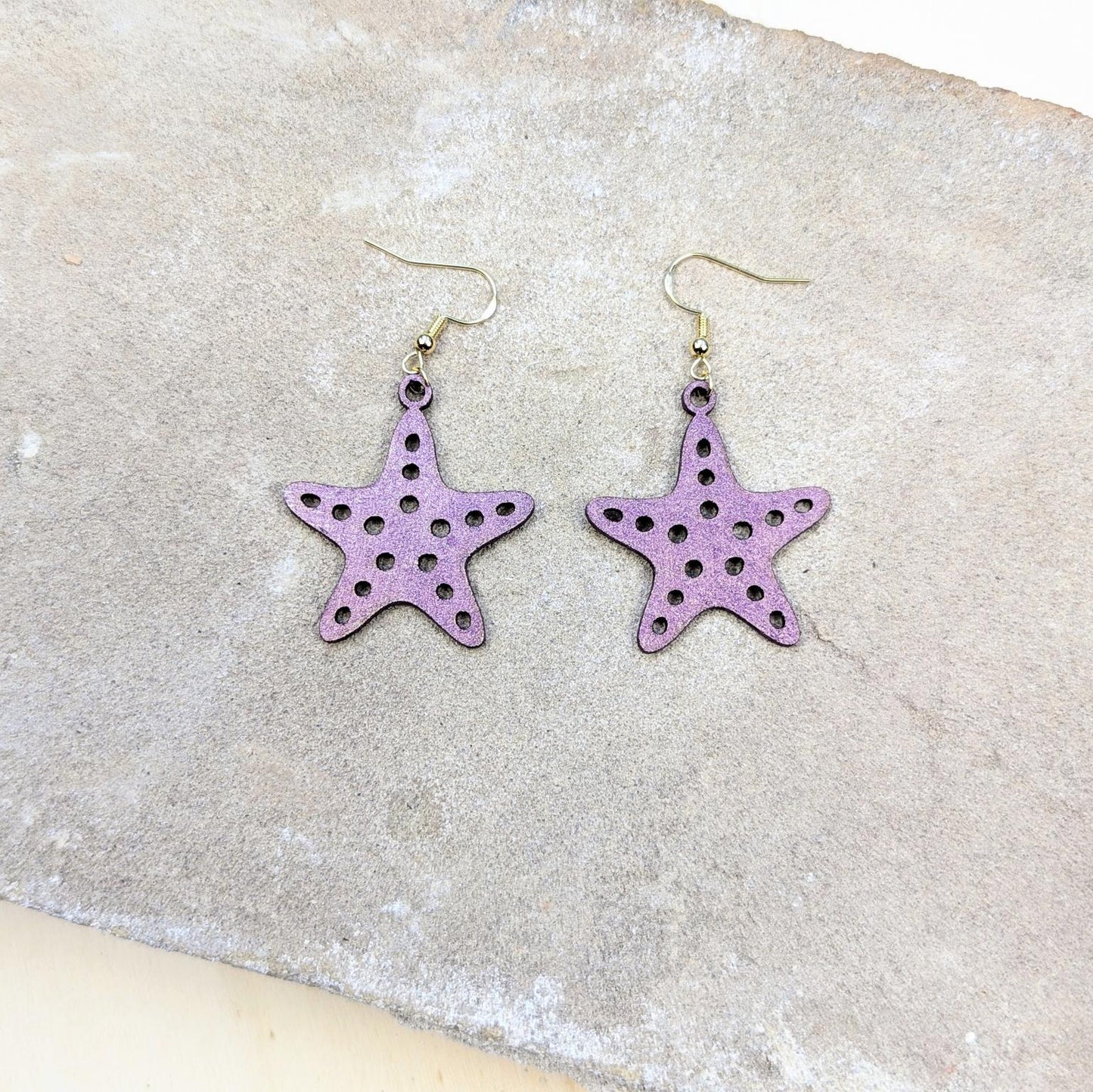 LAW Ocean Lederohrringe – Federleicht. Funkelnd. Voller Charakter.