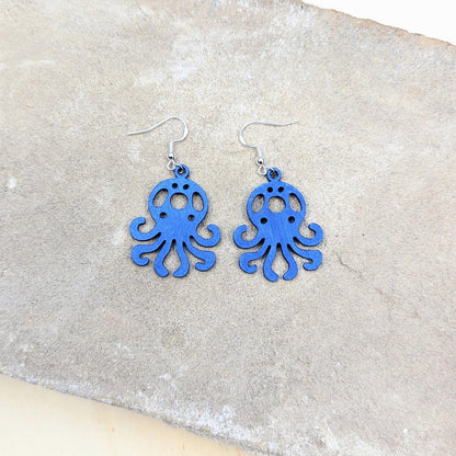 LAW Ocean Lederohrringe – Federleicht. Funkelnd. Voller Charakter.