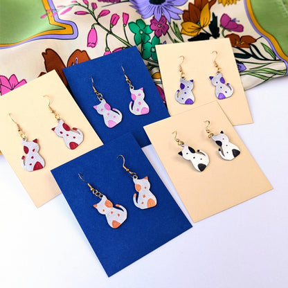 Cats Earrings Silver Metallic – Feather-light. Sparkling. Full of character.