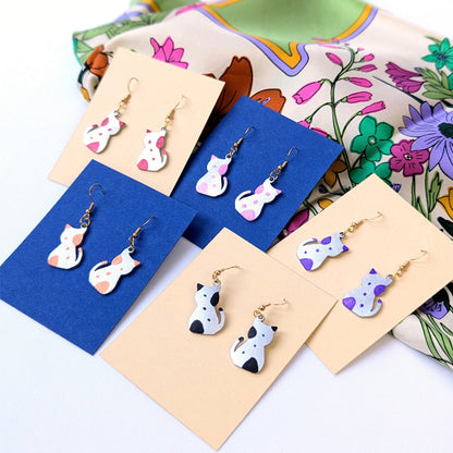 Cats Earrings Silver Metallic – Feather-light. Sparkling. Full of character.