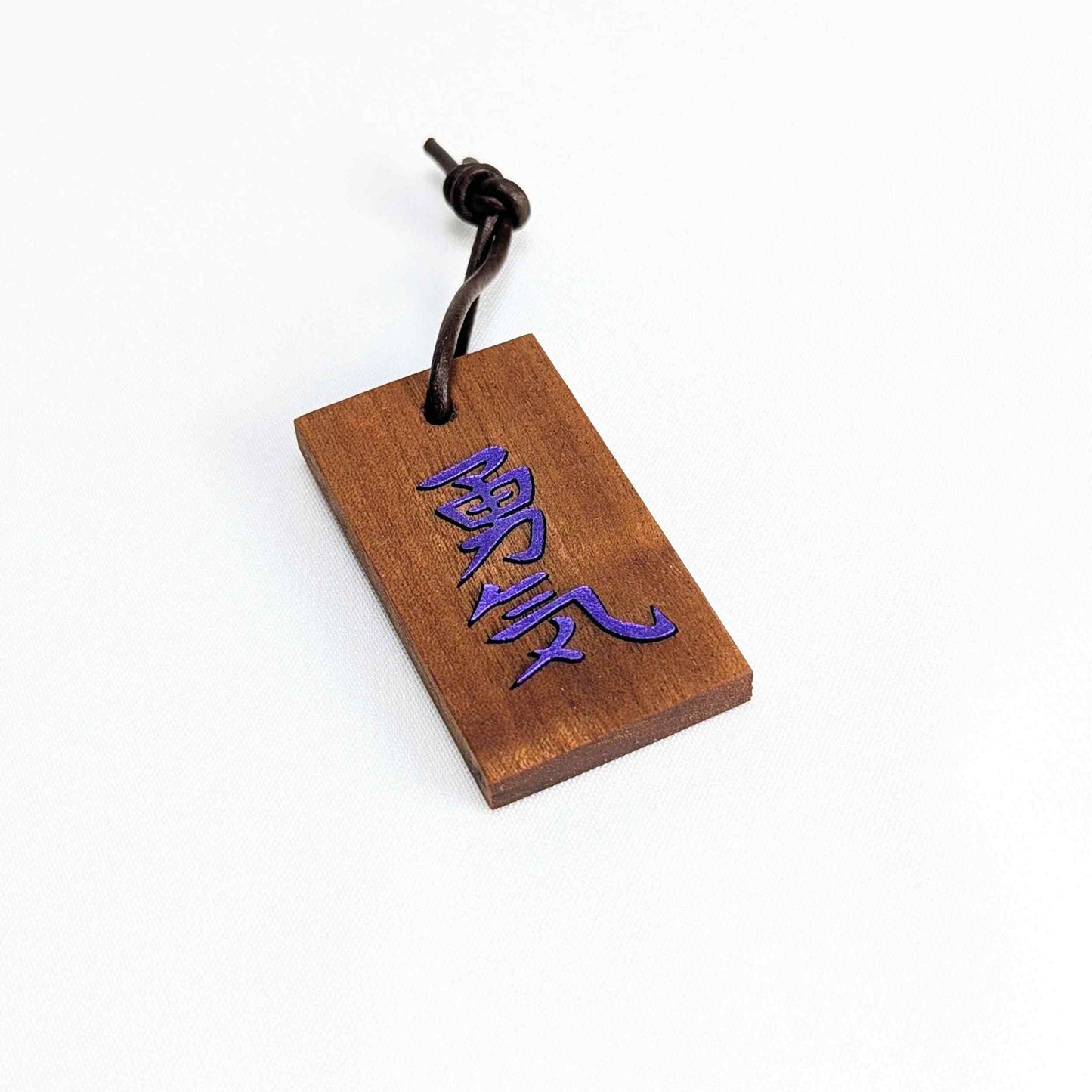 Kanji Mini-Talisman aus Holz – handgefertigt mit Lederprägung