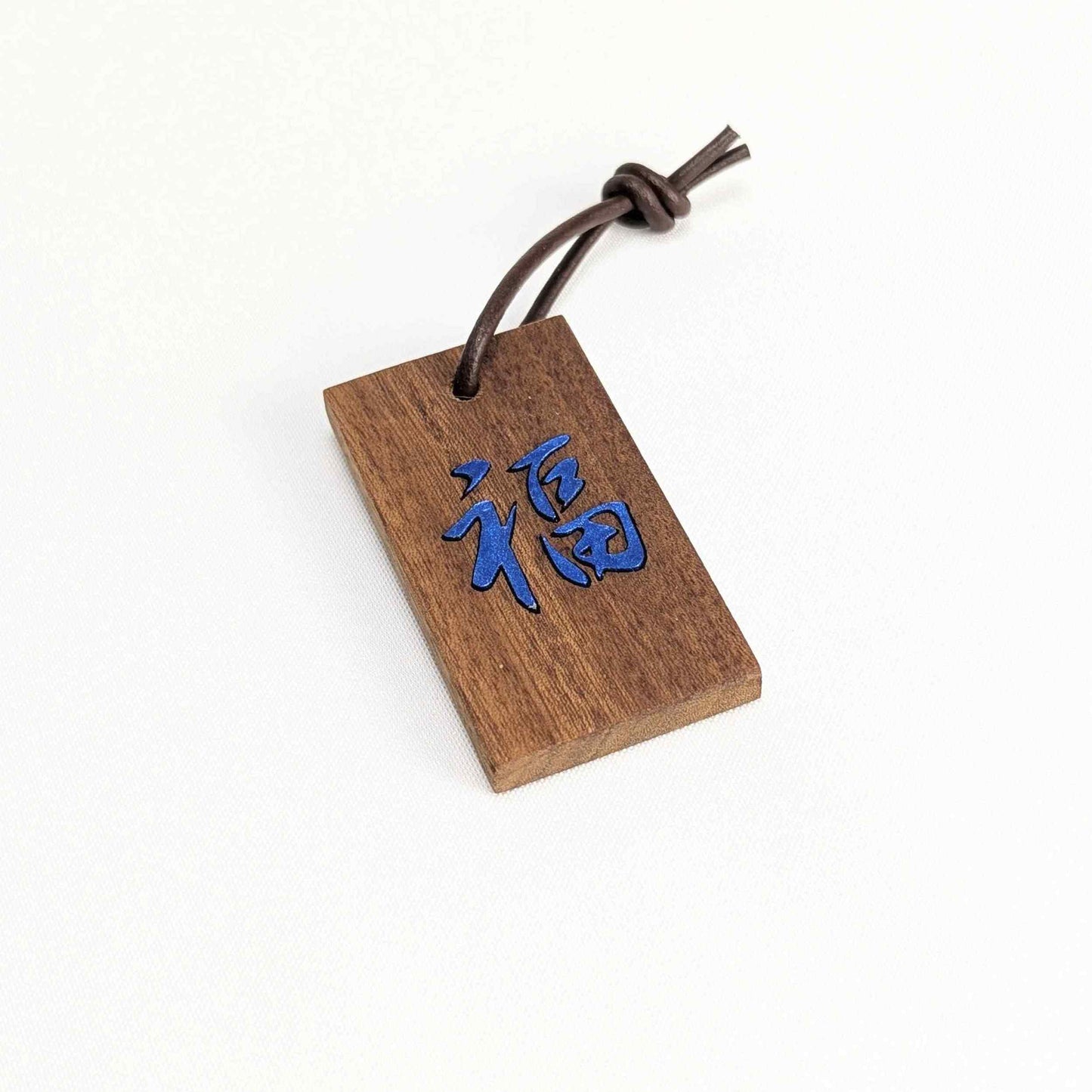 Kanji Mini-Talisman aus Holz – handgefertigt mit Lederprägung