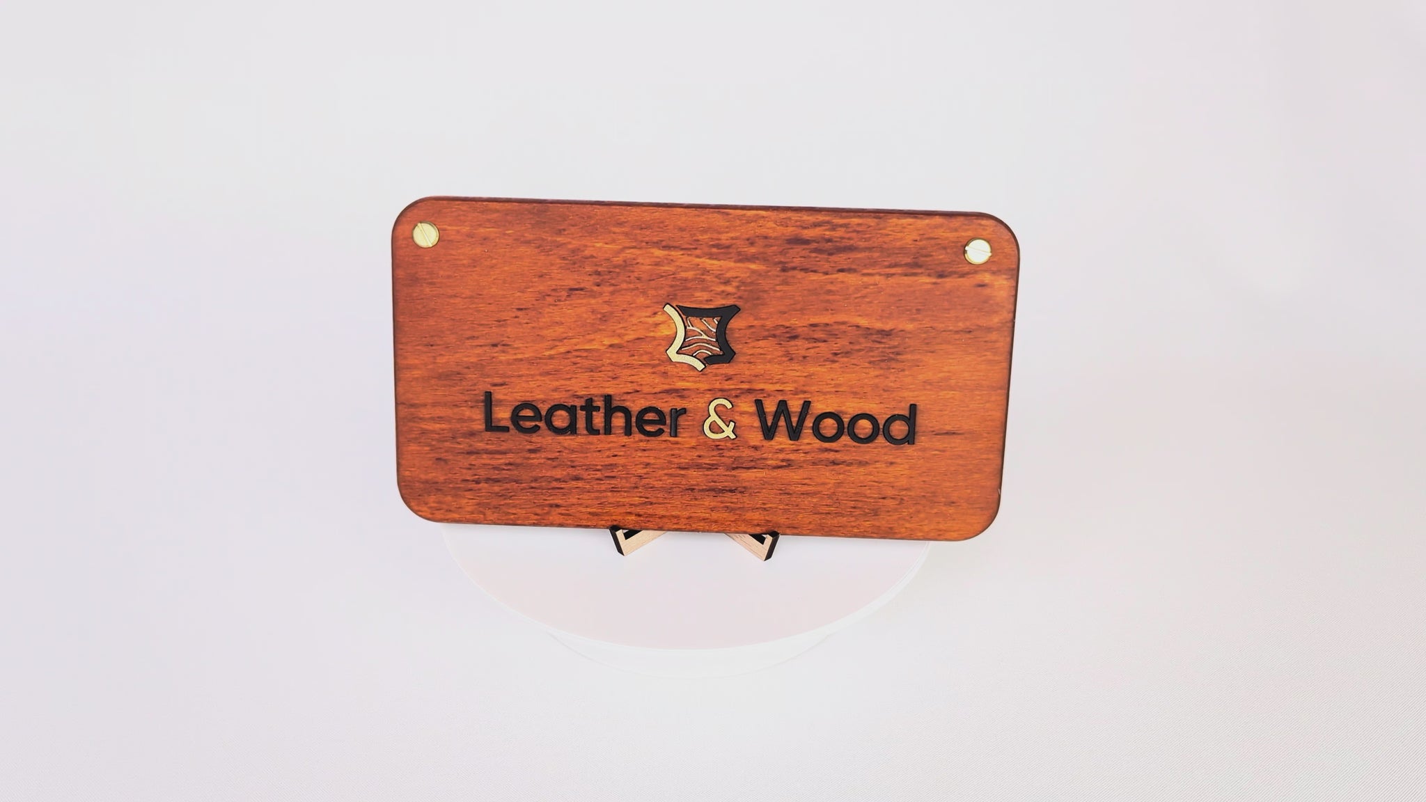 Handgemachte Meisterwerke aus Leder & Holz - Leather&Wood